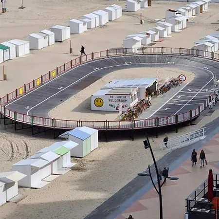 Apartamento On Zeedijk With Stunning Sea Views