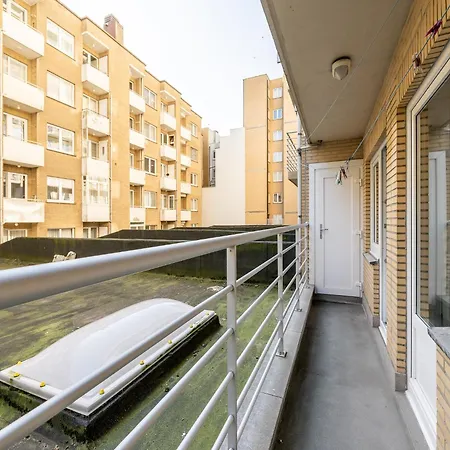 On Zeedijk With Stunning Sea Views *
